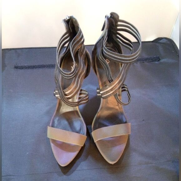 QUPID HIGH HEEL ALMOND OPEN-TOE ELASTIC CRISS-CROSS STRAP SANDAL - Picture 3 of 16